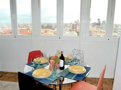 Piso en avenida del General Perón, 32