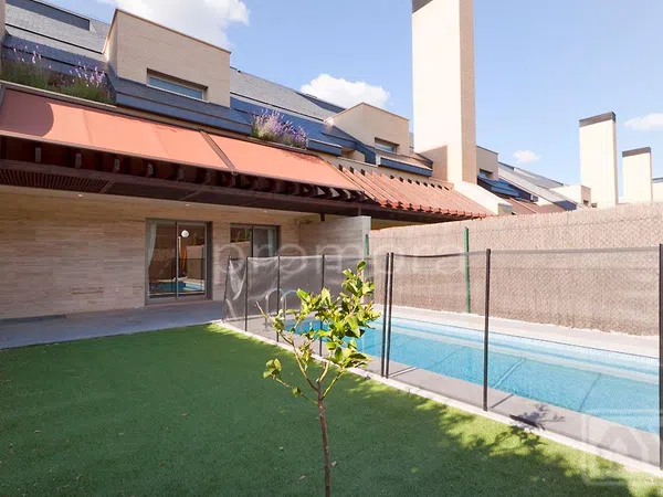 Chalet adosado en La Finca - Foto 1