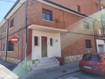 Casa adosada en  Calle Marqués de Santillana 7 - Foto 1