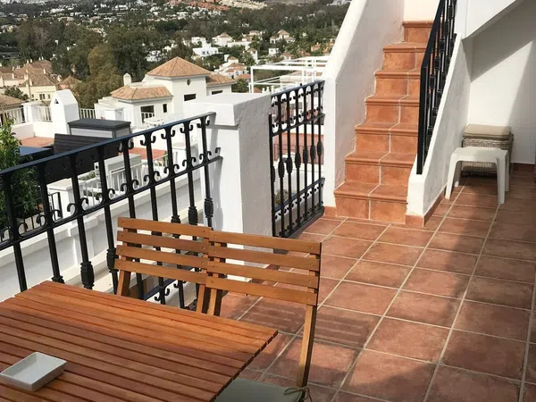 Chalet adosado en Aloha Pueblo, 120, Aloha - Foto 2