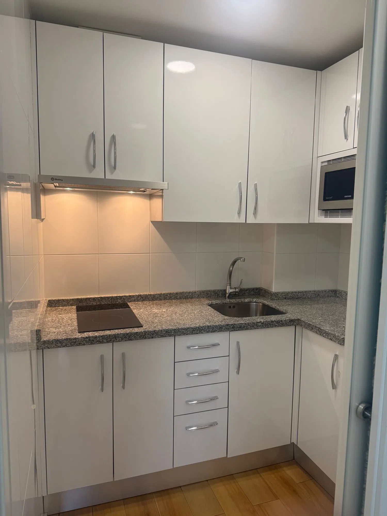 Piso en avenida de los Reyes de España, 26 - Foto 6