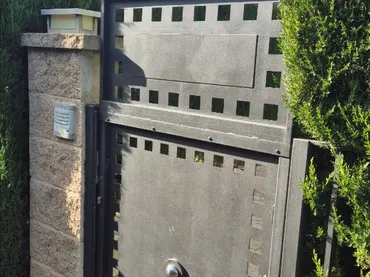 Casa adosada en  Carrer de Miquel Martí i Pol 2 - Foto 10