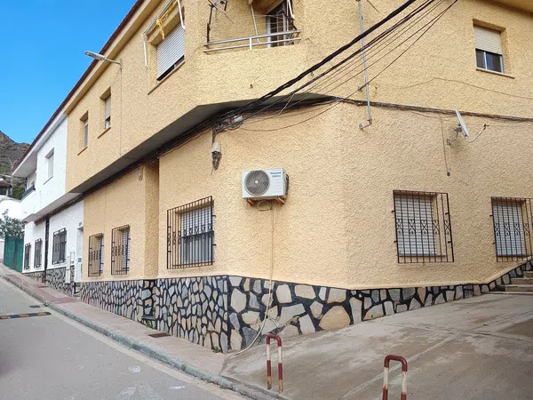 Chalet adosado en Calle Arsenio Fernández, 4 - Foto 1