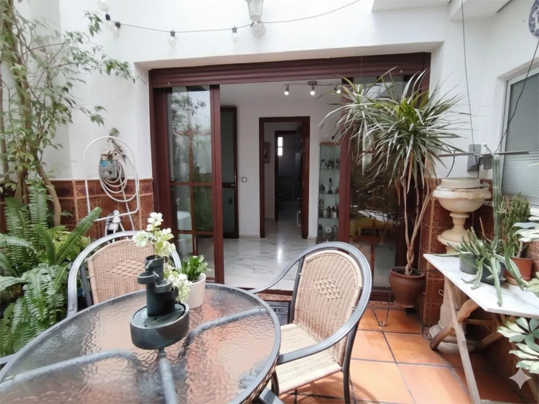 Casa adosada en  Calle Sagunto 41 - Foto 9