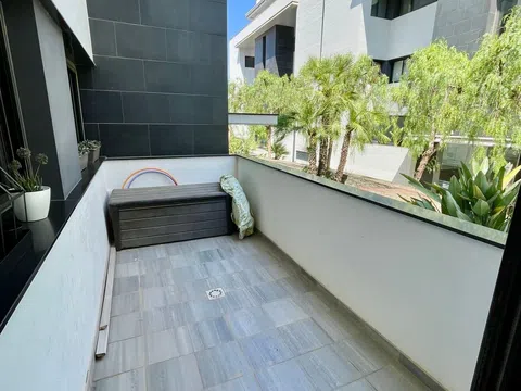 Piso en plaza Josep Roca Pons, 2