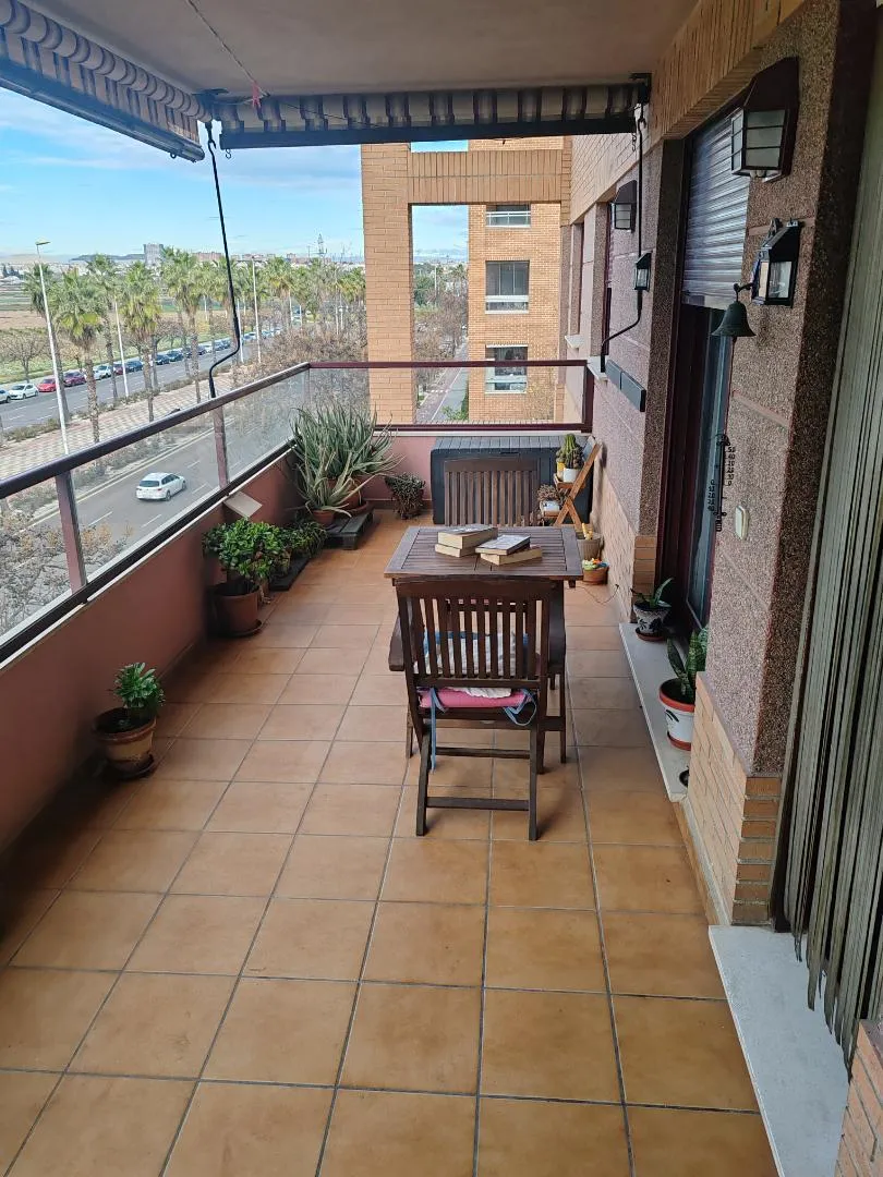 Piso en  Carrer de la Canal de Navarrés 9 - Foto 5