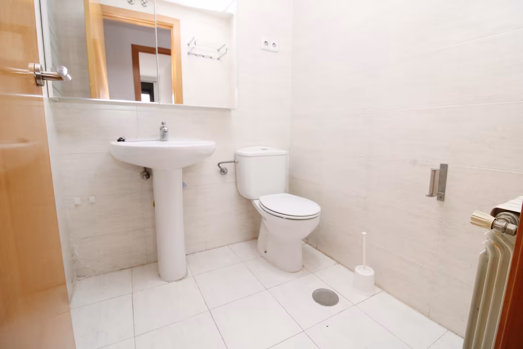 Piso en  Calle del Puerto de Somport 10 - Foto 11