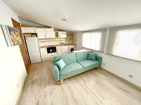 Piso en calle de Rodas, 11