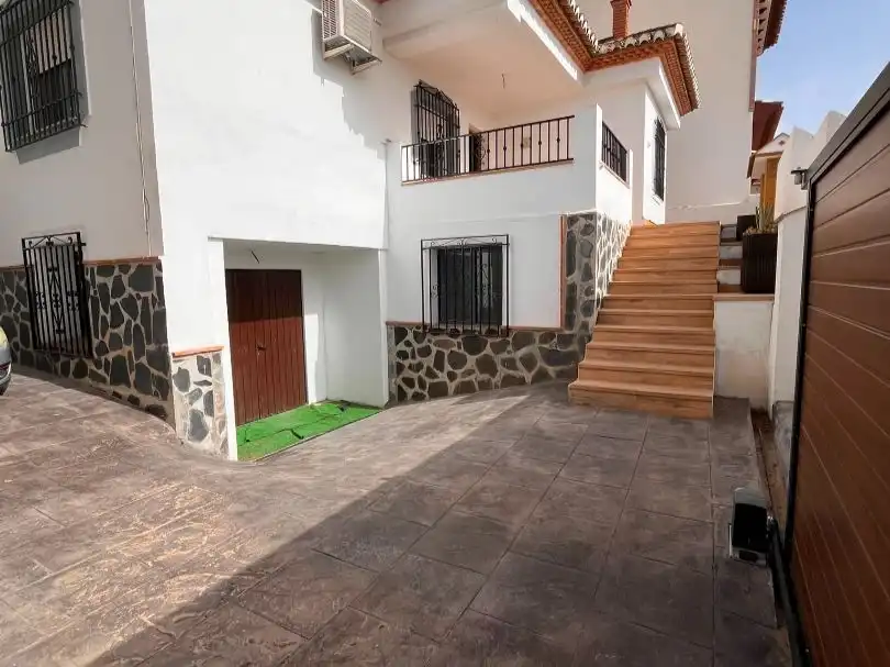 Chalet en  Avenida Madrid 44 - Foto 4