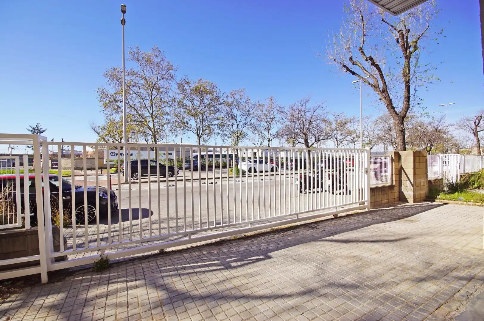 Nave Industrial en  Carrer Carrer Motors 306 - Foto 17