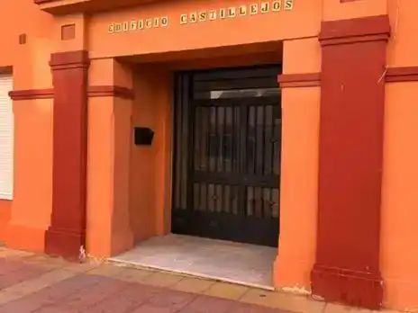 Casa adosada en  Calle Castillejos 9 - Foto 2
