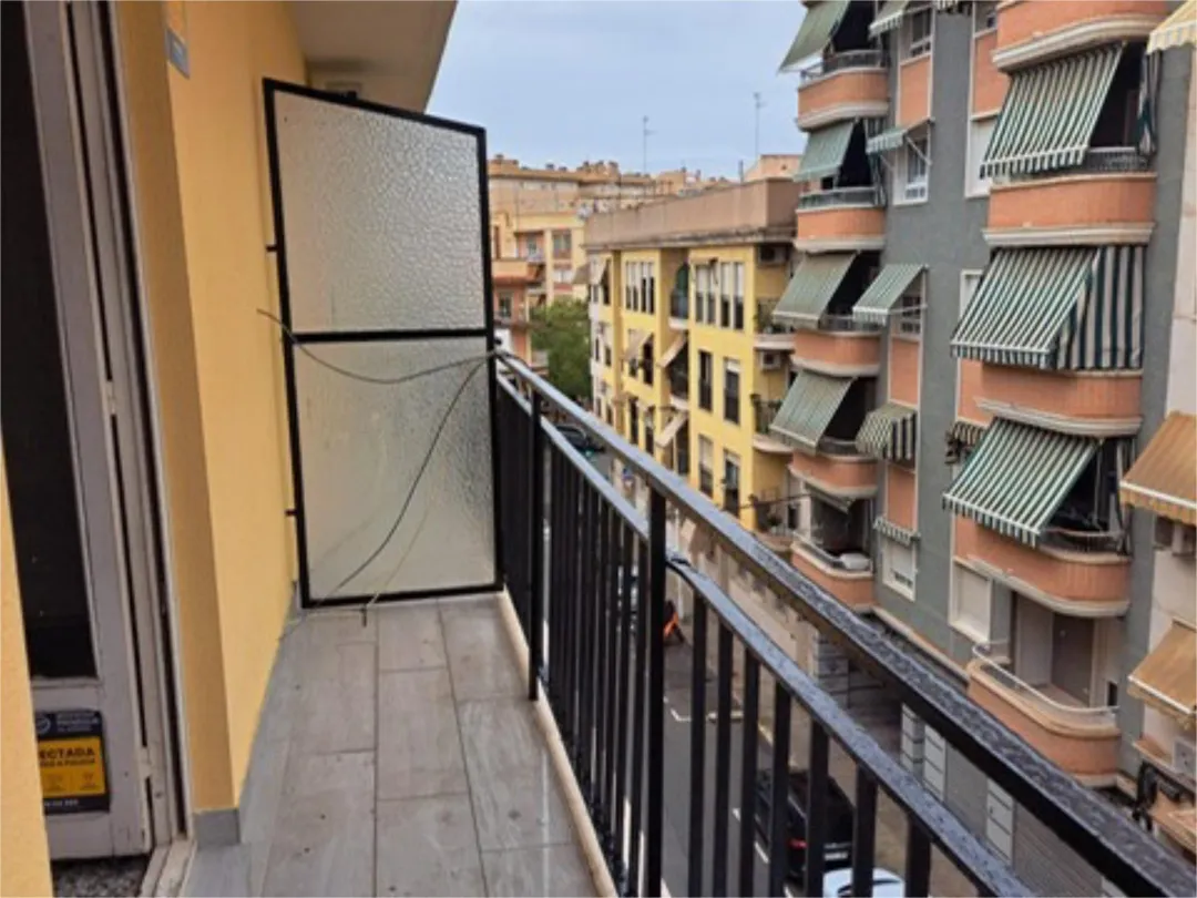 Piso en  Carrer Leopoldo Vicente Serrano 13 - Foto 3