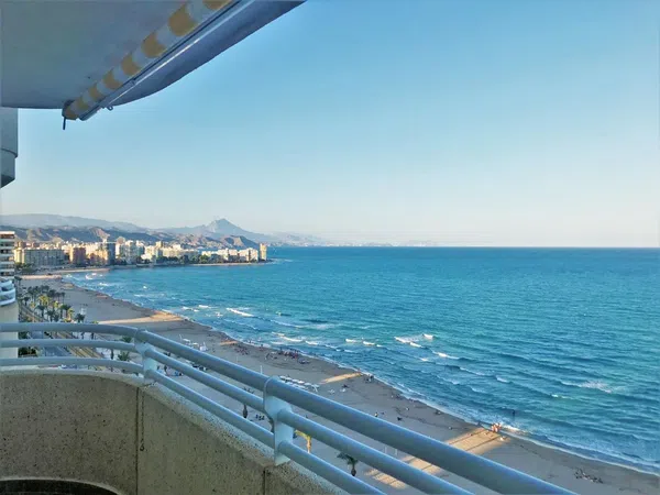 Chalet adosado en calle Trident, 8