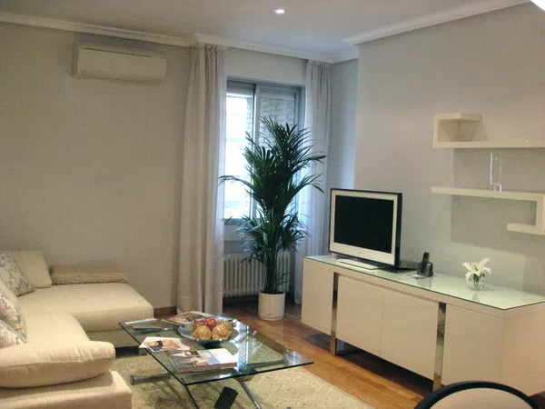 Piso en calle Ferraz, 66