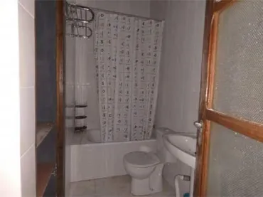 Chalet en pueblo - Foto 4