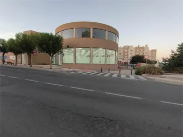 Local comercial en avenida germanias el campello - Foto 9