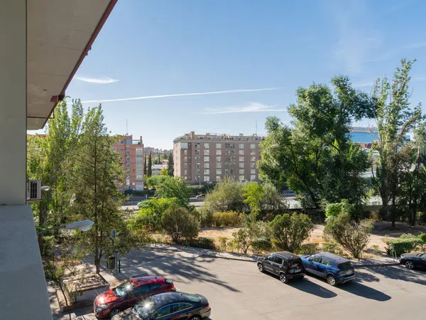 venta-de-piso-en-avenida-de-ram-n-y-cajal-105-colina-colina-madrid