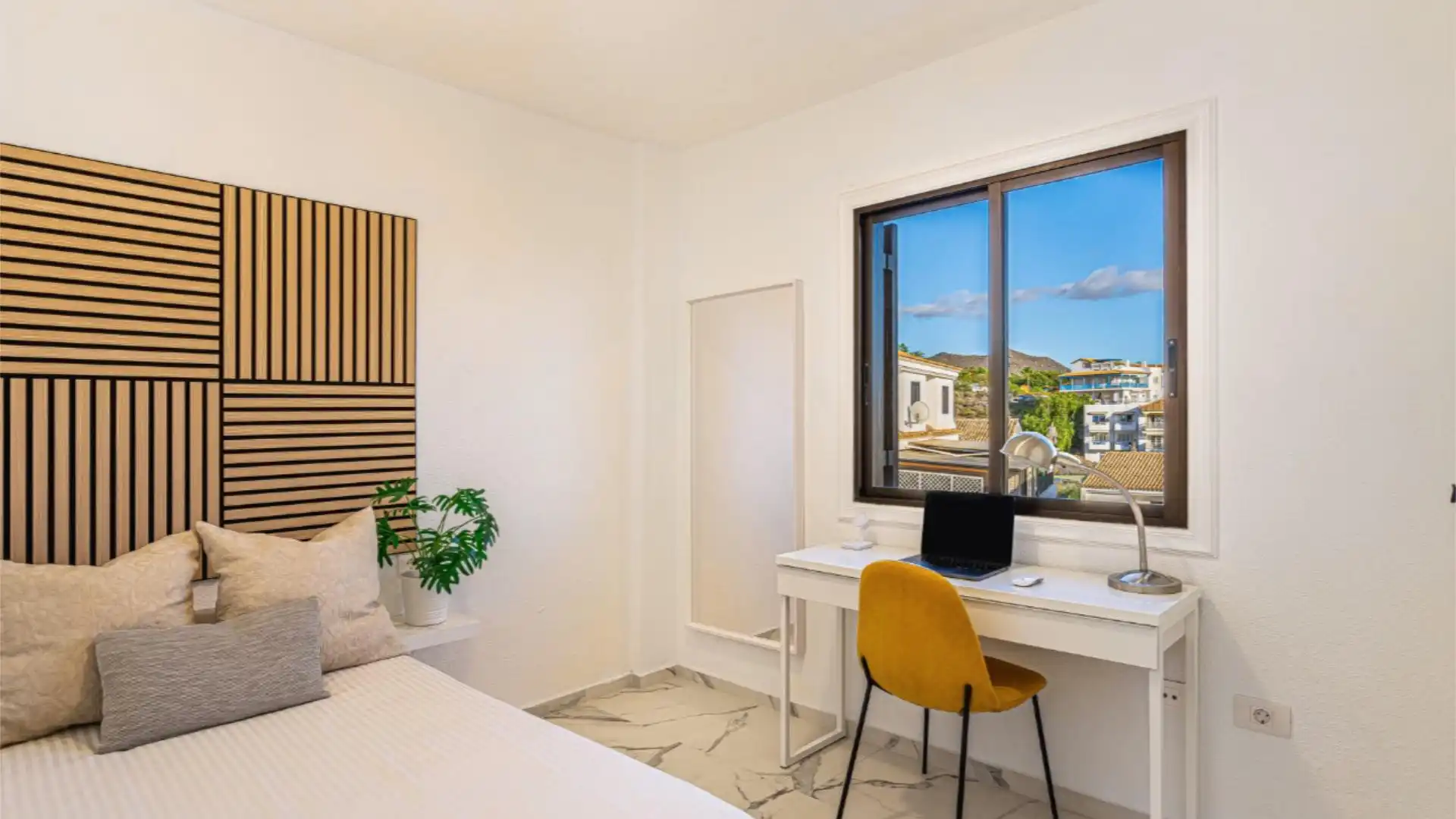 Casa adosada en  Calle Armiche 28 - Foto 2