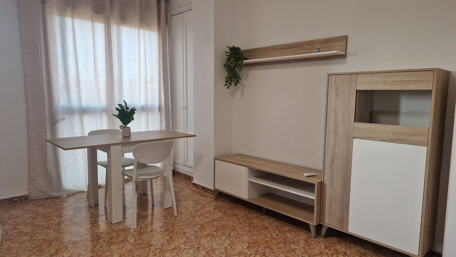 Piso en avenida Don Juan de Borbon, 3 - Foto 2