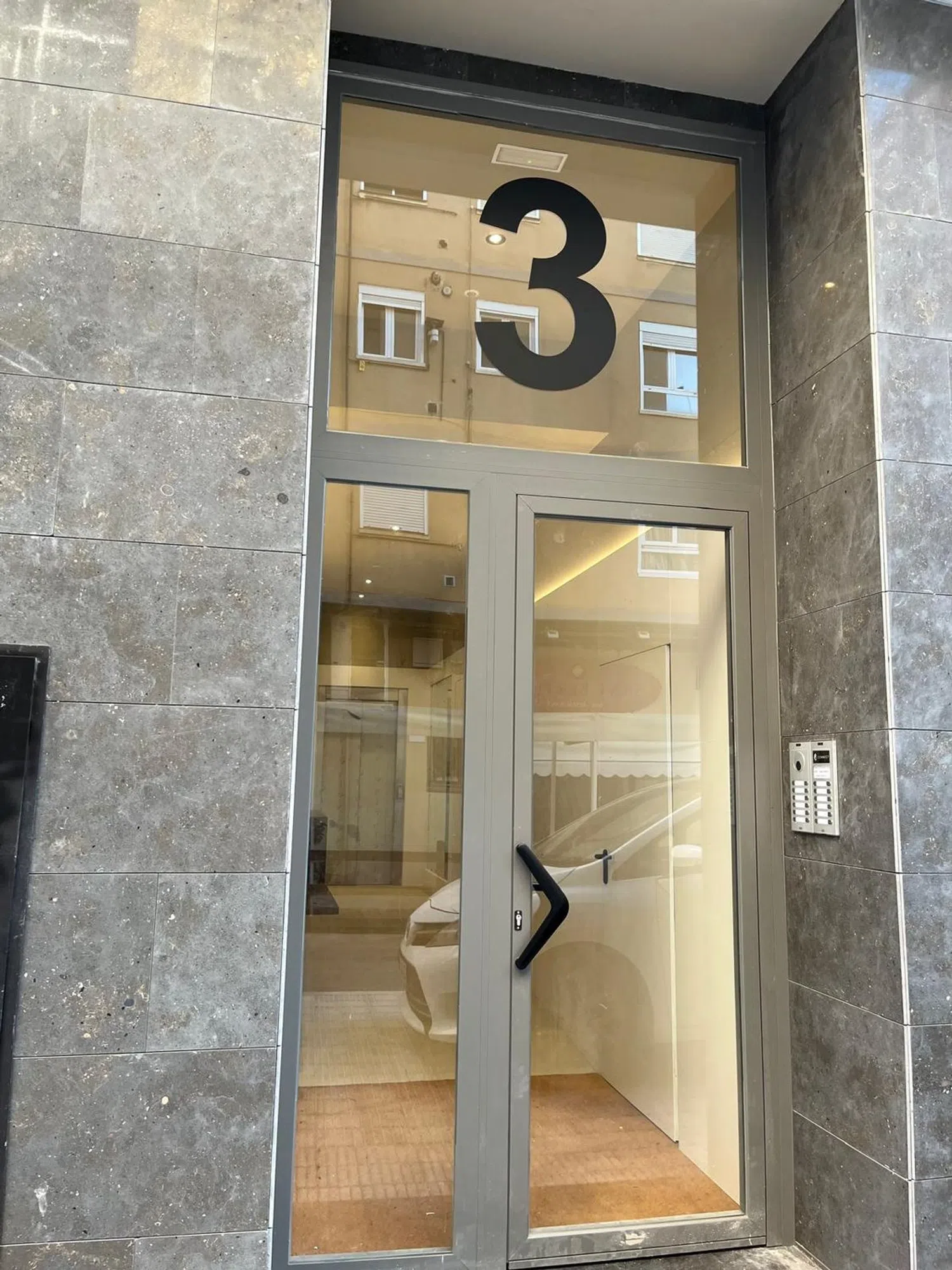Piso en calle Baró d'Eroles, 3 - Foto 2