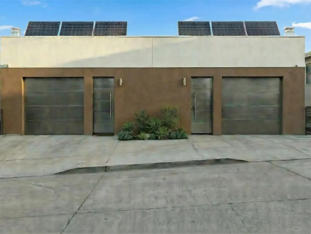 Casa adosada en  Carrer de Líbia 18 - Foto 2