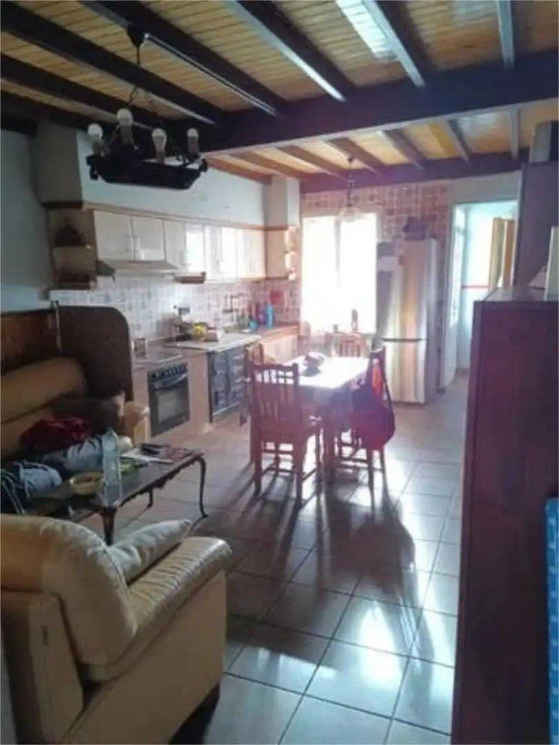 Chalet en pueblo - Foto 4
