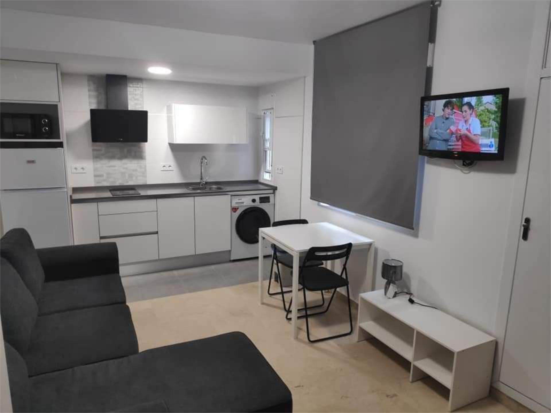 Estudio en  Calle Villa de Rota 5