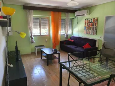 Piso en Reina Mercedes - Foto 1