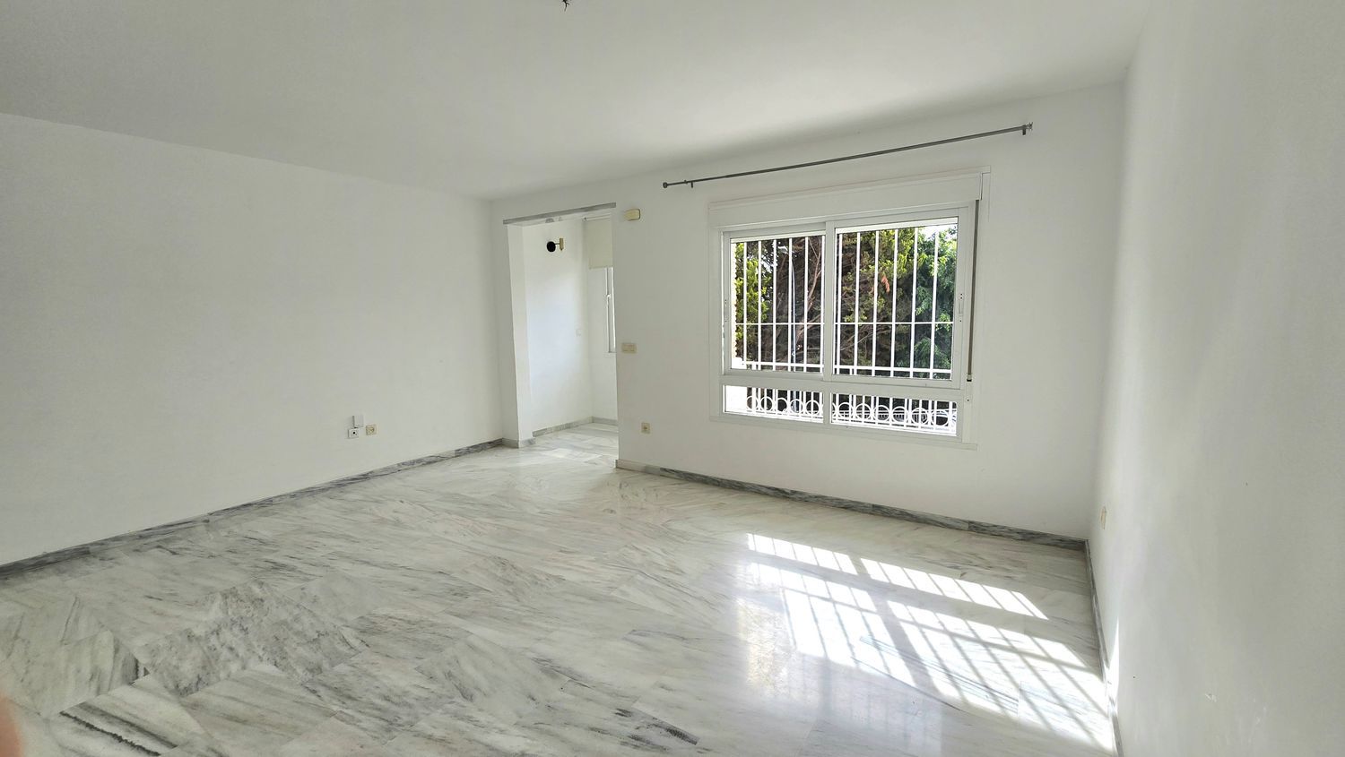 Chalet adosado en Calle Guzmán el Bueno, Cerrado de Calderón - Hacienda Paredes - Foto 4