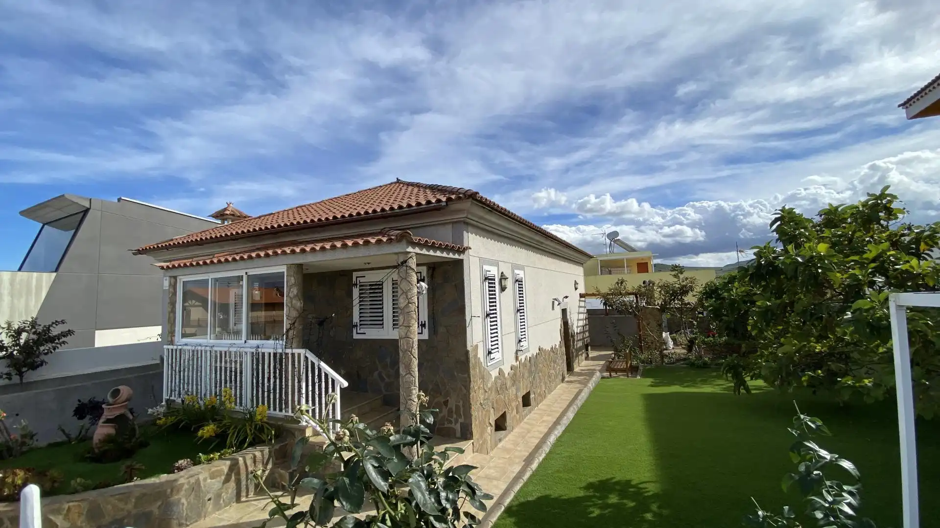 Chalet en  Avenida de la Democracia 39 - Foto 2