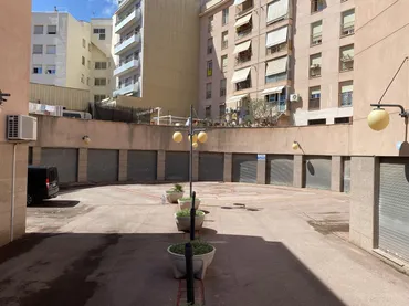 Local comercial en  Carrer d'Emili Cabañes 19 - Foto 2