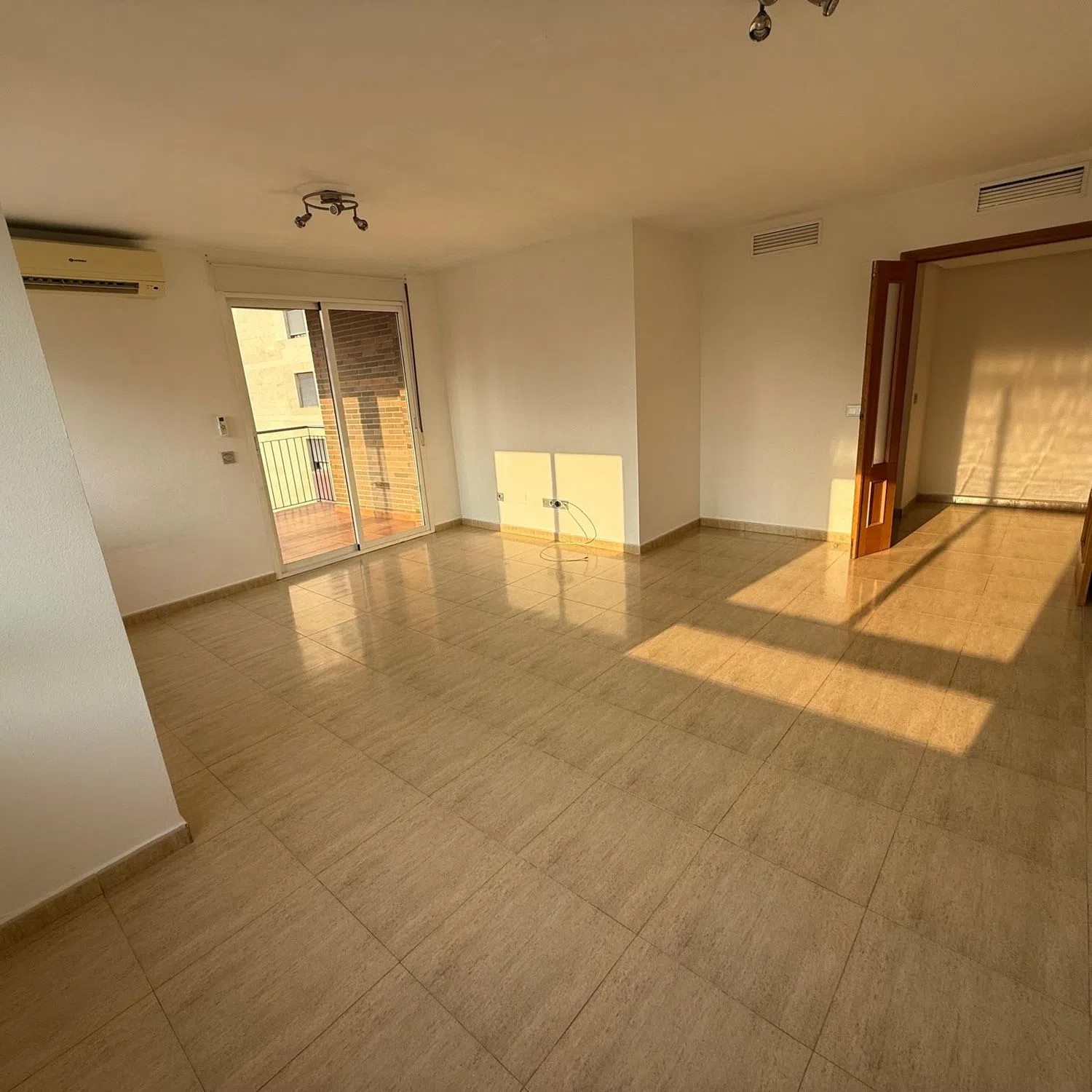 Piso en avenida Don Juan de Borbon, 96 - Foto 2