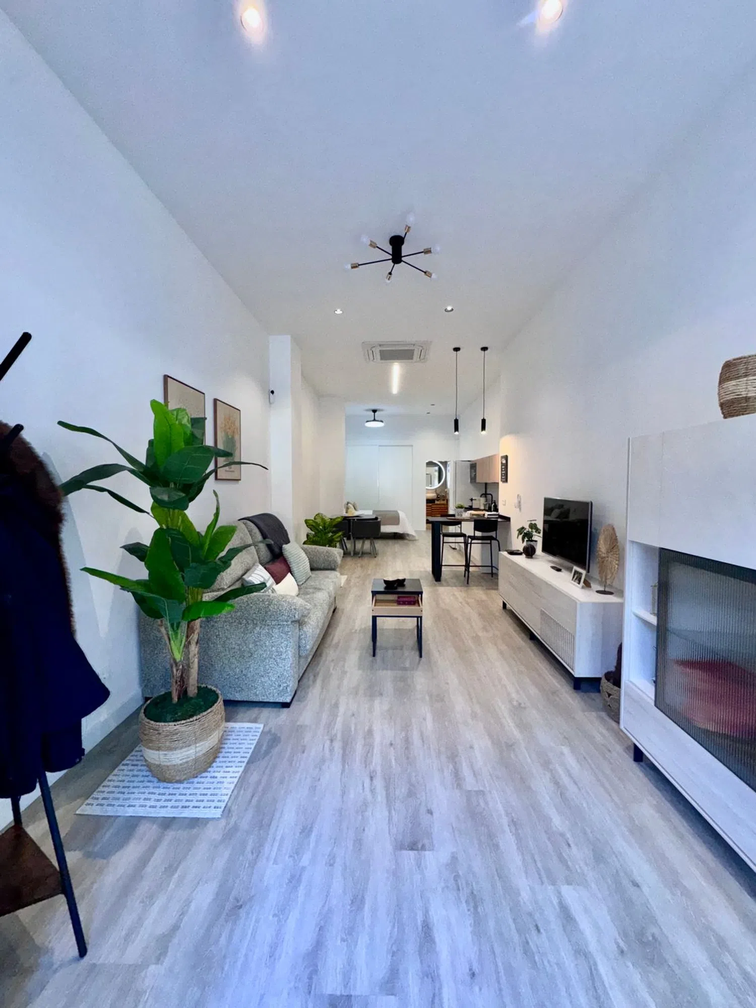 Estudio en calle Omar, 8