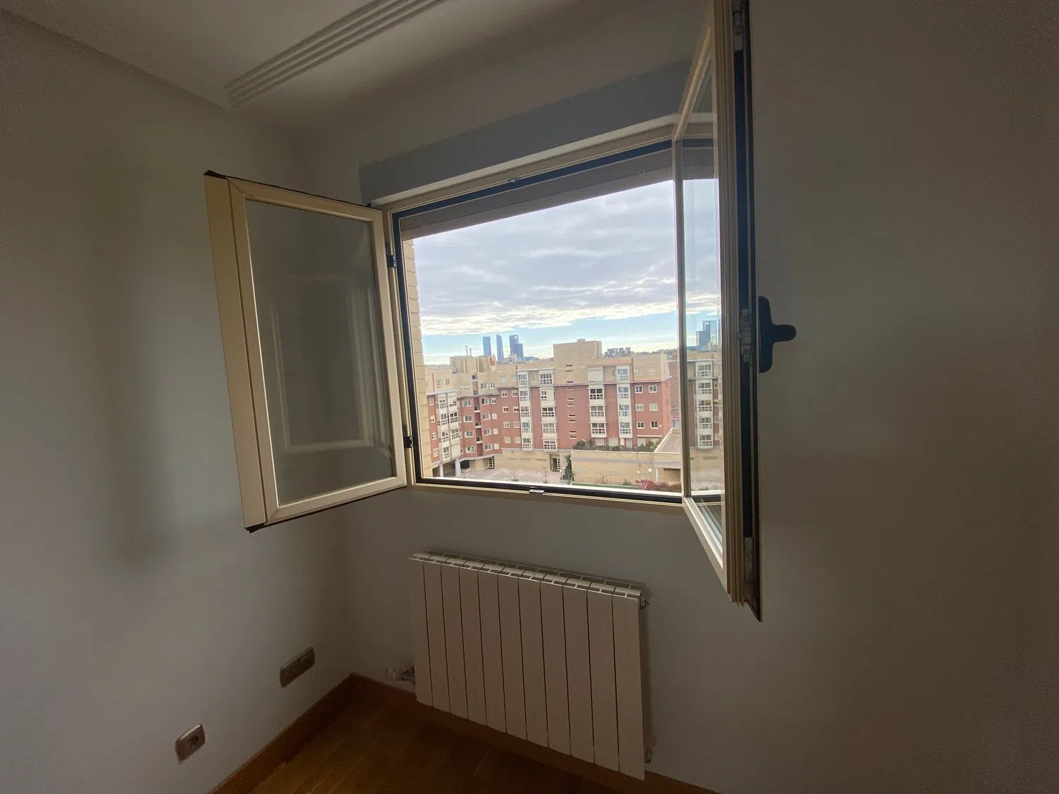 Piso en calle Monasterio de Montesclaros, 9 - Foto 3