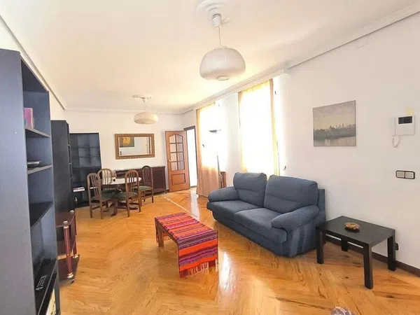 Piso en calle de Atocha, 53