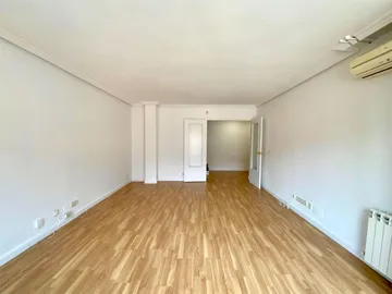 Piso en  Calle Rosalía de Castro 21 - Foto 2