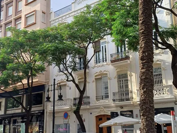 Estudio en avenida del Regne de València, 3