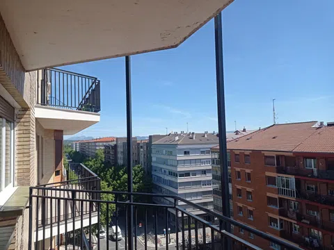 Piso en calle Gorbea, 31