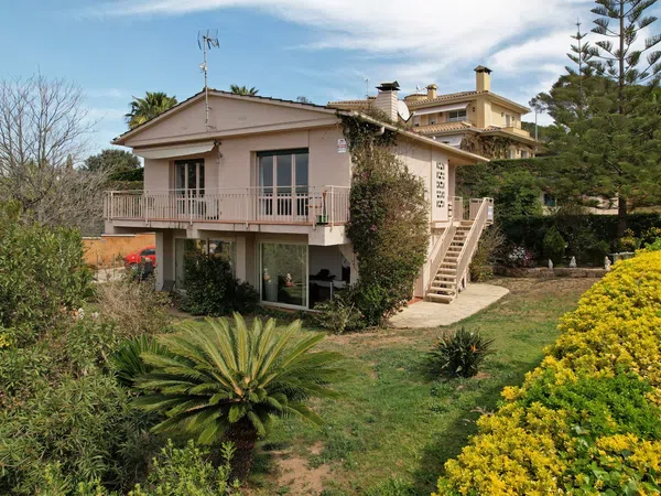 Casa o chalet independiente en Calle de Ricard Canals, 19, Fenals, Fenals - Foto 1
