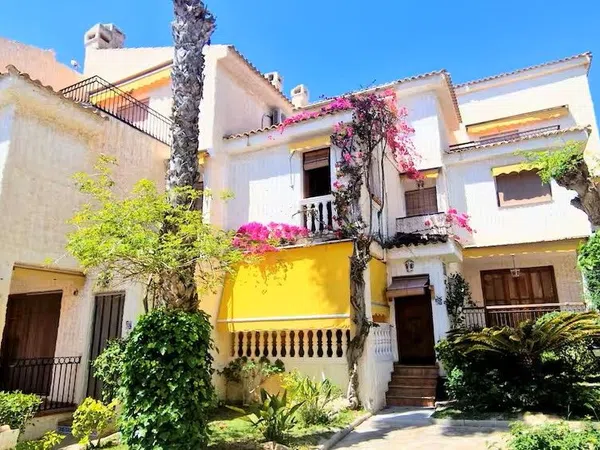 Chalet adosado en Avenida Santiago Bernabéu, 46, Calas de Santa Pola este, Calas de Santa Pola este - Foto 2