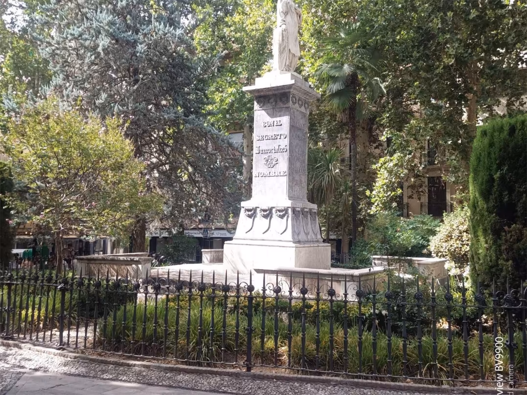 Piso en  Plaza de Mariana Pineda 7
