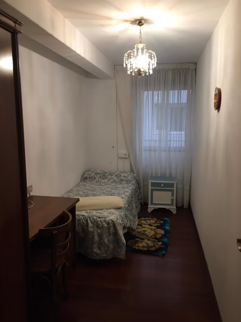 Piso en  Avenida de Rosalía de Castro 27 - Foto 3