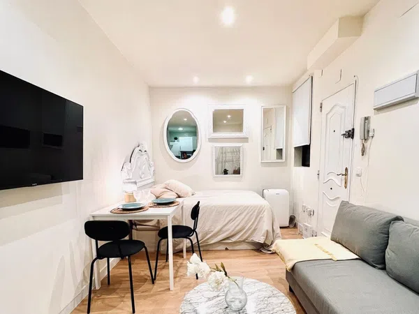 Estudio en calle del Mediodía Grande, 3