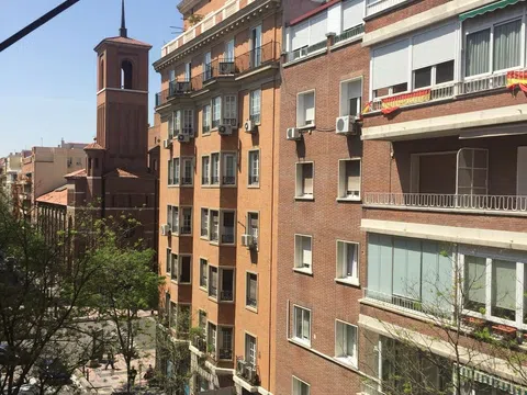 Piso en calle de Castelló, 106