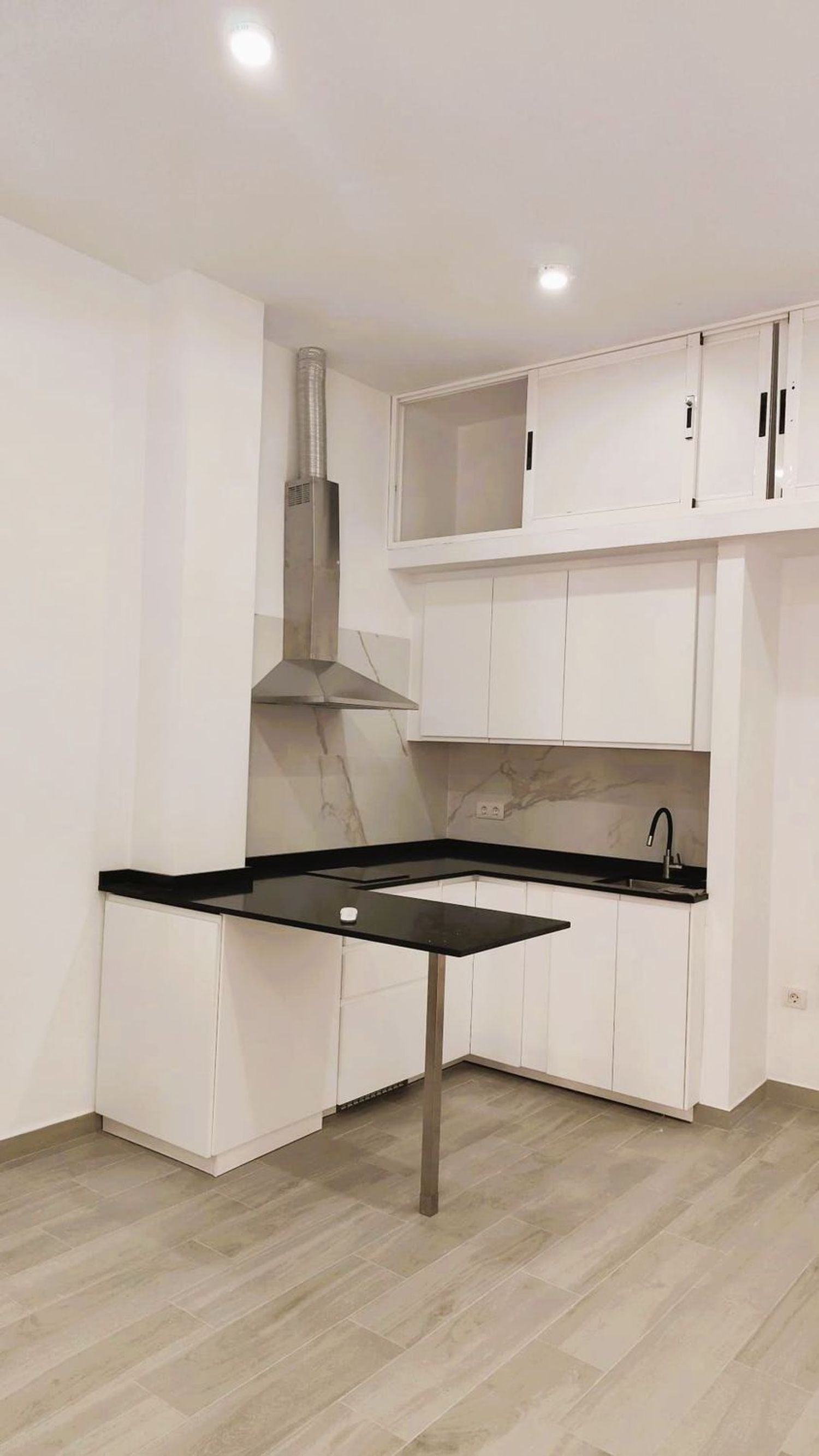 Estudio en calle de Fernando Primo de Rivera, 89 - Foto 2