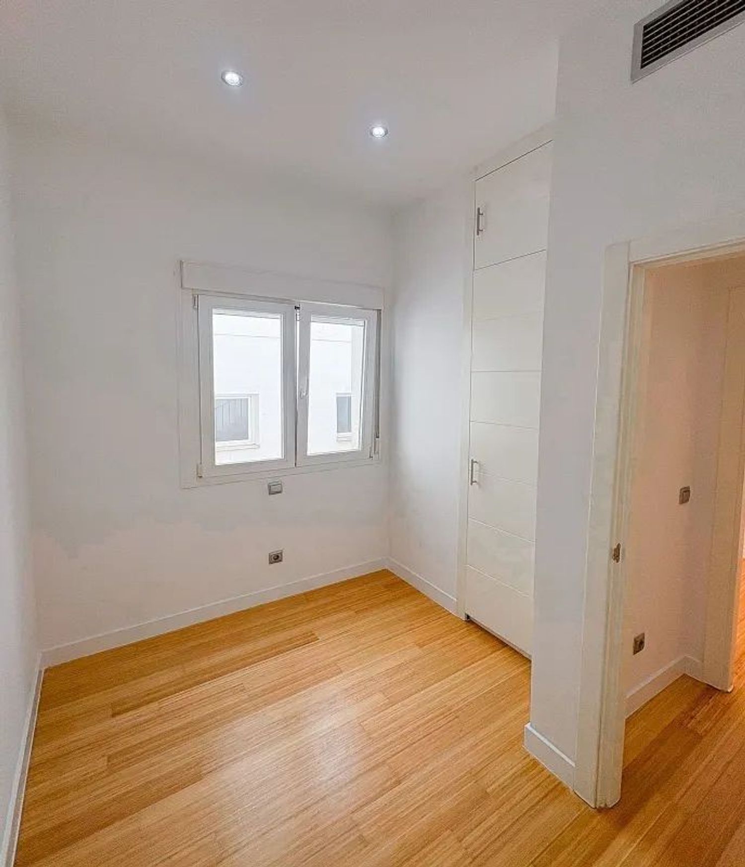 Piso en calle de Garcilaso, 152 - Foto 1