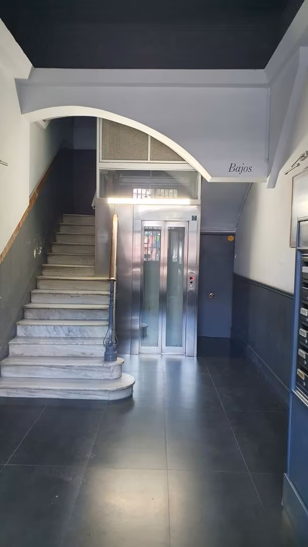 Piso en  Carrer de Joan d'Àustria 81 - Foto 1