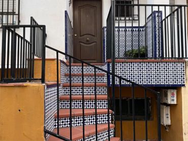 Casa adosada en  Calle Acceso Primero Mariano José de Larra 8 - Foto 1