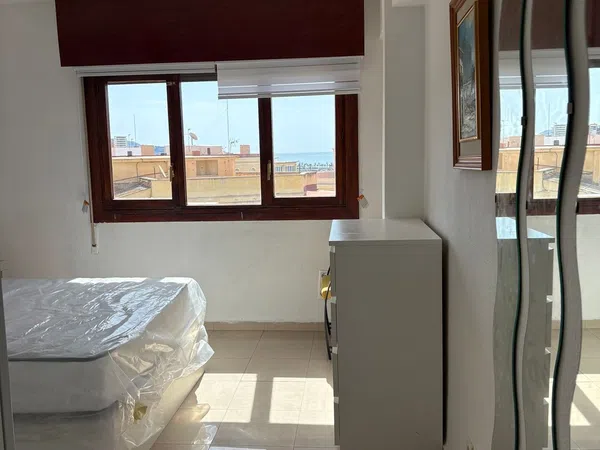 Piso en Alameda de Colón - Foto 7