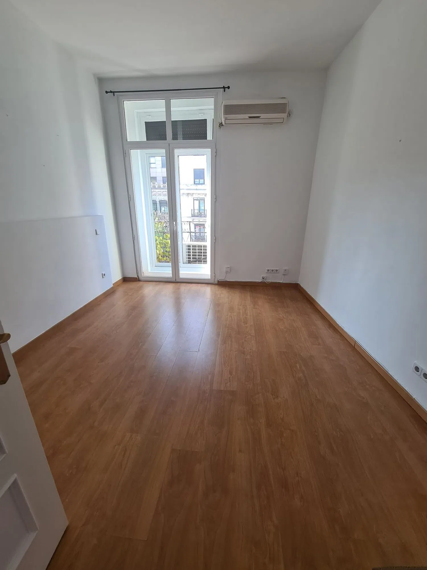 Piso en calle del Mesón de Paredes, 92 - Foto 1